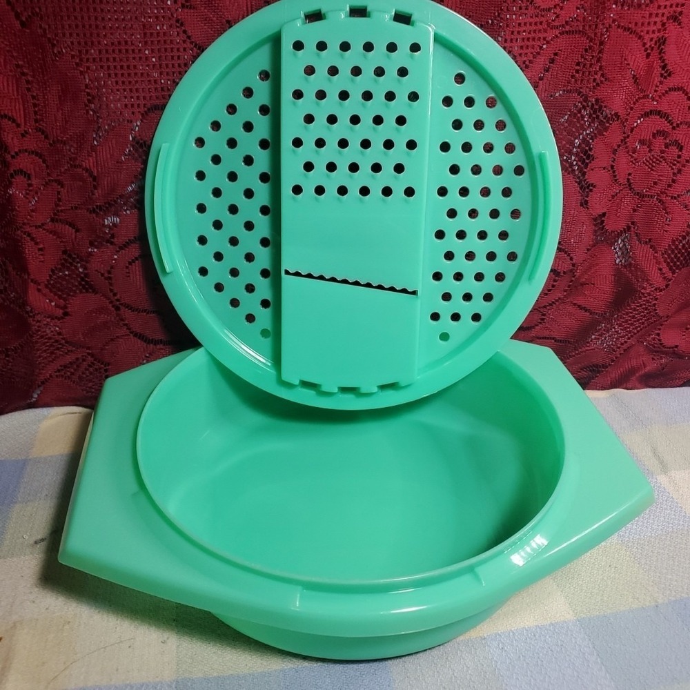 Tupperware 786-6 Vintage Grater Slicer Bowl Set Seafoam Green Kitchen‎ Retro USA